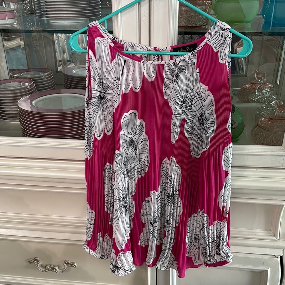 Cold shoulder top